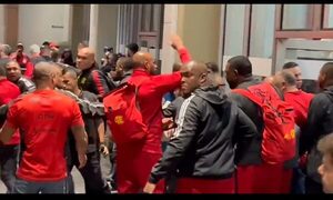 (VDEO)Con insultos y tirando objetos recibieron a Flamengo en Río de Janeiro