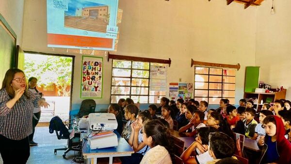 Derechos y obligaciones fueron temas de diálogo de juezas y estudiantes de Concepción