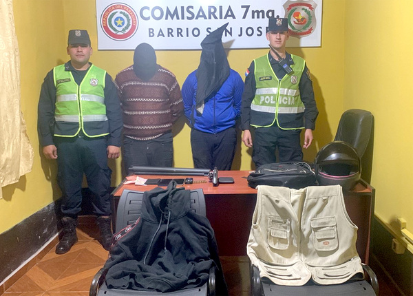Apresan a dos presuntos motochorros responsables de varios asaltos en CDE - La Clave
