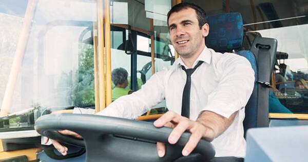 Magno Candia habilita la escuela de conductores de transporte público