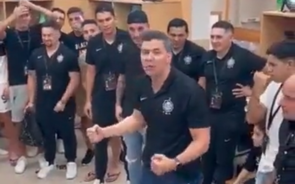 Versus / Santi Peña, eufórico en el vestuario del Olimpia: "Les quiero de corazón"