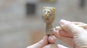 Bastón de mando que recibirá Peña, hecho por manos paraguayas con madera de Tajy