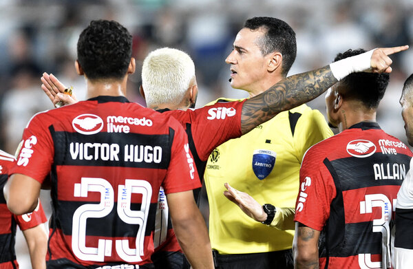 Versus / "Gabigol" dispara contra el arbitraje y habla de "robo muy grande"