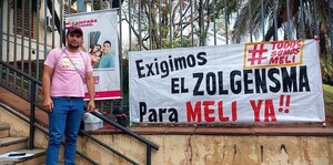 Papá guerrero se encadena y emite gritos de reclamo por una vacuna para salvar la vida de su hija que Salud Pública niega – La Mira Digital