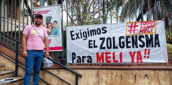 Papá guerrero se encadena y emite gritos de reclamo por una vacuna para salvar la vida de su hija que Salud Pública niega – La Mira Digital
