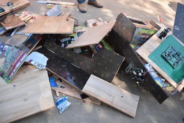 Continúa la requisa y destrucción de tragamonedas en comunidades nativas - Noticias del Chaco - ABC Color
