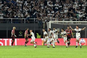 Olimpia dio vuelta el marcador y clasificó a los cuartos de final de la Libertadores
