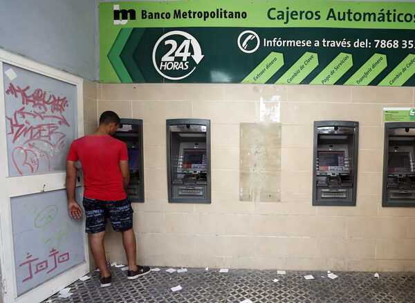 La delgada línea entre el “corralito bancario” y la “necesaria” bancarización en Cuba - MarketData