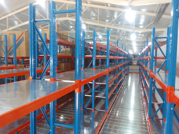 GANDYS S.A. dispone de racks con entrepisos - Amigo Camionero