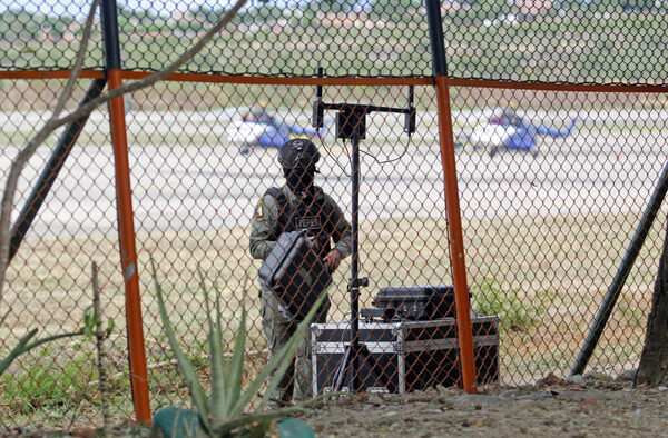El hallazgo de una maleta con explosivos paraliza las operaciones en el aeropuerto de Cúcuta - MarketData