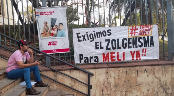 Padre se encadena para conseguir costoso medicamento para su hija - Noticiero Paraguay