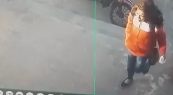 Buscan identificar a presunta ladrona de celular