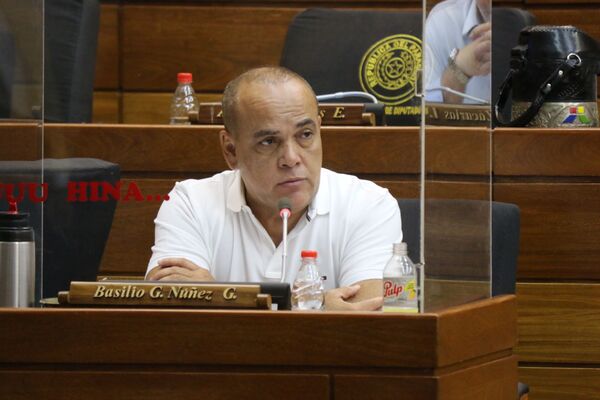 'Bachi' Nuñez: 'En el Gobierno de Horacio Cartes fueron contratados 5.000 funcionarios y el de Mario Abdo está pasando los 60.000'