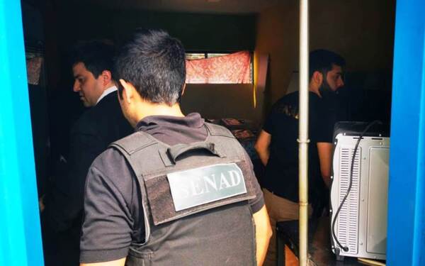 Narcotráfico: Un militar y 3 funcionarios detenidos en el aeropuerto •