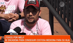 Se encadenó para conseguir costoso medicamento para su hija | Telefuturo