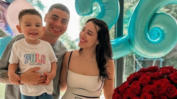 Romántica dedicatoria de Almirón a su esposa que está de cumple