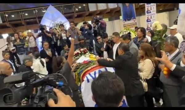 Familiares y dirigentes políticos despiden al candidato presidencial asesinado Fernando Villavicencio - ADN Digital