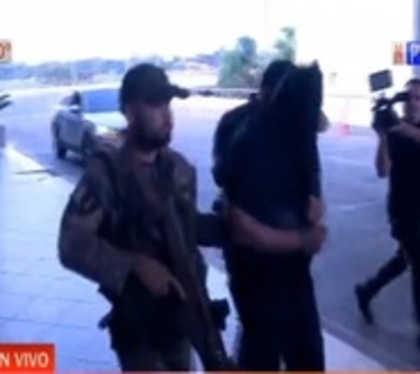 Cuatro detenidos tras allanamiento por tráfico en el Silvio Pettirossi - Paraguay.com