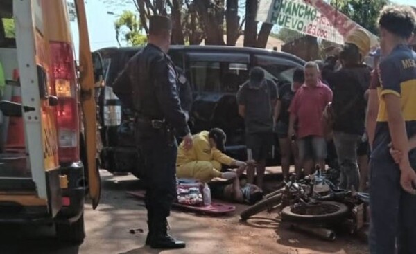 Choque entre moto y furgón deja un lesionado