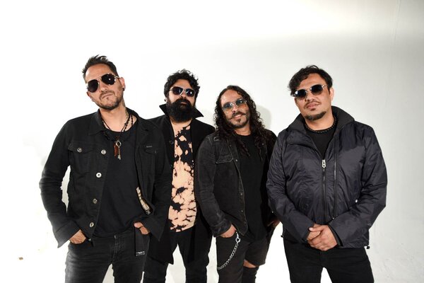 Salamandra presenta videoclip de "Parecen Amores"
