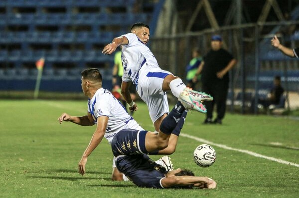 Versus / Vera y Contrera le dan el triunfo al Sportivo Ameliano en Villa Elisa