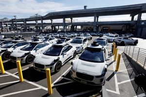 Aprueban el uso de taxis autónomos sin conductores en California