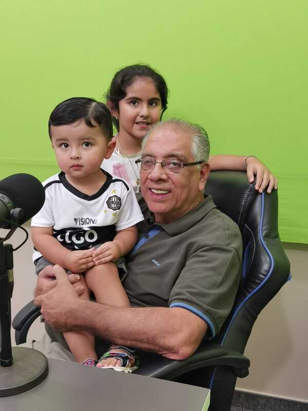 Icónico periodista encarnaceno recibe honrosa distinción - La Tribuna