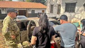 Funcionarios aeroportuarios son salpicados por red de envío de droga