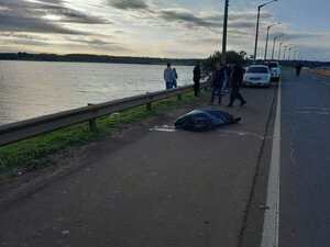 AUTOMOVILISTA ATROPELLÓ A TRES CICLISTAS SOBRE EL PUENTE QUITERIA: UNO DE ELLOS FALLECIÓ