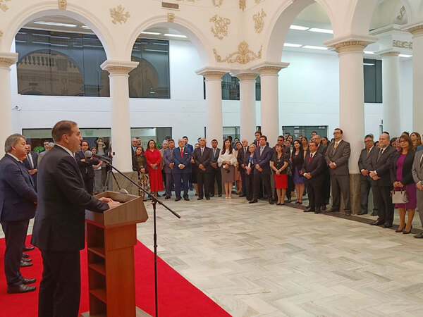 Canciller se despidió y valoró convivencia pacífica y trabajo armonioso de funcionarios - .::Agencia IP::.