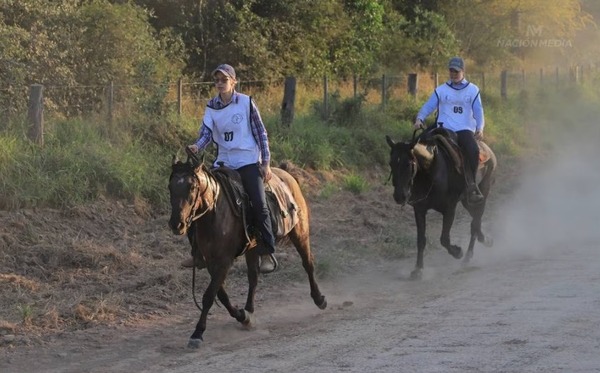 Diario HOY | Destreza femenina se realza en Marcha Criolla, en Loma Plata