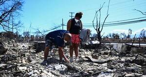 La Nación / “El fuego se llevó todo”: la frustración se enraíza en pueblo de Hawái carbonizado