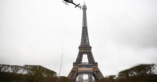 La Nación / Policía evacúa la Torre Eiffel por alerta de seguridad