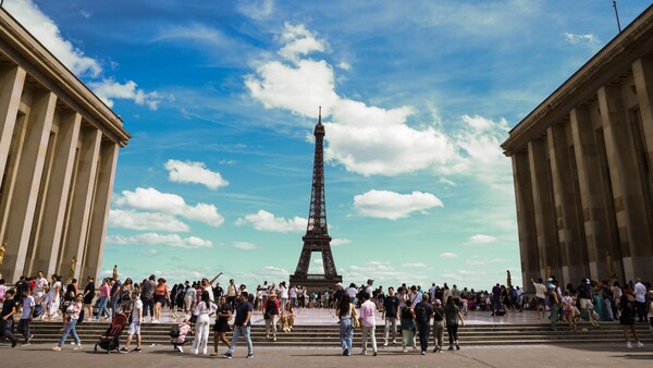 La Torre Eiffel regresa a la normalidad tras una falsa amenaza de bomba