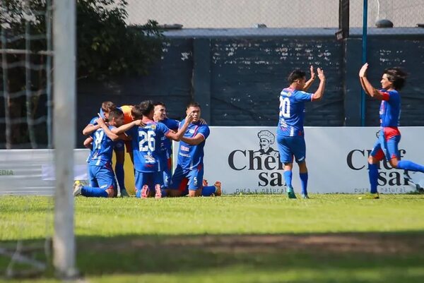 Independiente goleó y sueña con el ascenso a la Primera División - Fútbol de Intermedia - ABC Color