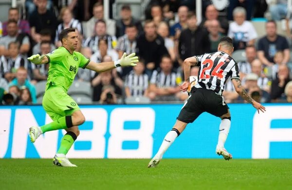 Paliza del Newcastle en el debut con Miguel Almirón de titular - Fútbol Internacional - ABC Color