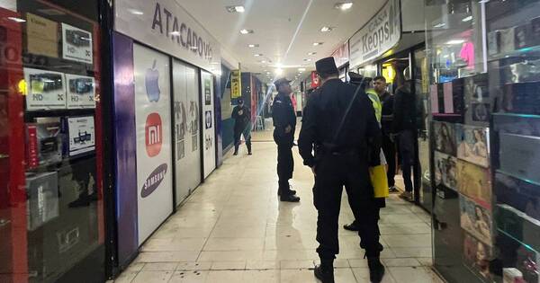 La Nación / Asaltaron a brasileño en centro comercial y le despojaron de 2.500 reales