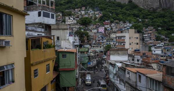 La Nación / Río de Janeiro: niña de 5 años muere por bala perdida en tiroteo en favela