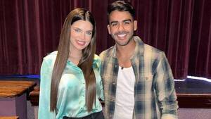 Nadia Ferreira asistió al debut actoral de su amigo de Telemundo