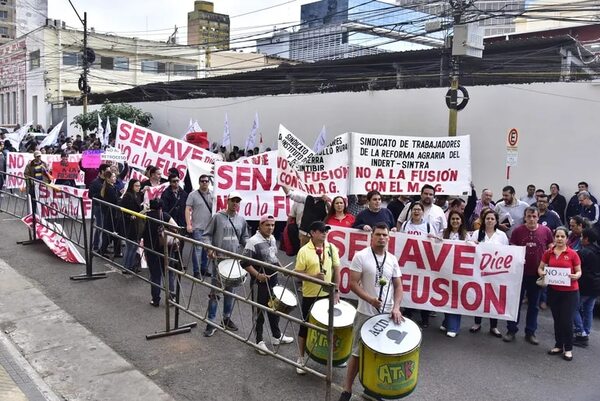 Quince sindicatos en alerta  contra fusión de autarquías del sistema al MAG  - Nacionales - ABC Color