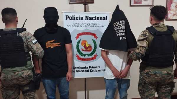 Agentes de la Cría Primera, Bo. Mcal. Estigarribia detuvieron a dos supuestos motoasaltantes - Oasis FM 94.3