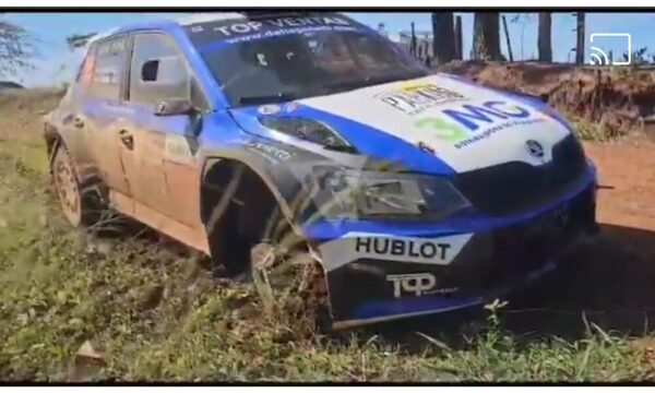Tragedia en rally: Competidor perdió una rueda y mató a un menor