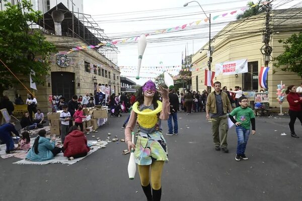 Los niños toman la calle en el cierre de Pinta Sud Asu - Cultura - ABC Color