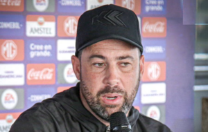 Versus / Tras malos resultados, Guaraní despidió a Juan Pablo Pumpido