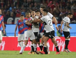 Versus / Alan Benítez se volvió "loco" y le dedicó en la cara el empate a Cardozo