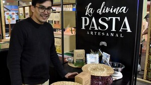 Emprendedor elabora pastas con aromas y sabores diferentes