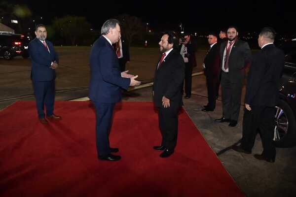 Diario HOY | Llegó el vice de El Salvador para asunción de Peña