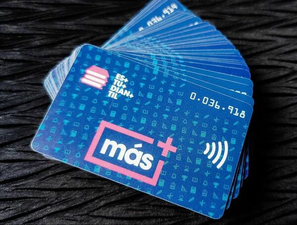 Fenaes exige la entrega urgente de 24 mil tarjetas para acceder al boleto estudiantil · Radio Monumental 1080 AM