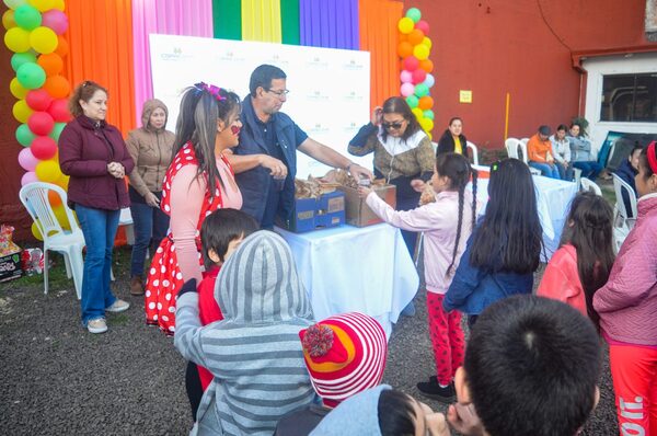 CON GRAN ALEGRÍA COPACONS ENCARNACIÓN FESTEJO SU DÍA A LOS NIÑOS