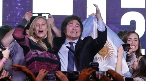 ELECCIONES EN ARGENTINA: JAVIER MILEI CON EL 32,57 % DE LOS VOTOS GANÓ LAS PASO - Itapúa Noticias